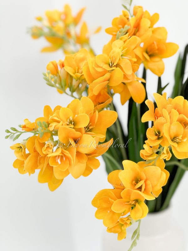 1 Artificial Freesia Real Touch Latex Stem Faux Flowers Floral Centerpiece Wedding Home/Kitchen Hotel Party Decoration DIY Yellow